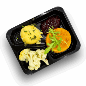 Camembert panierowany podany z żurawiną