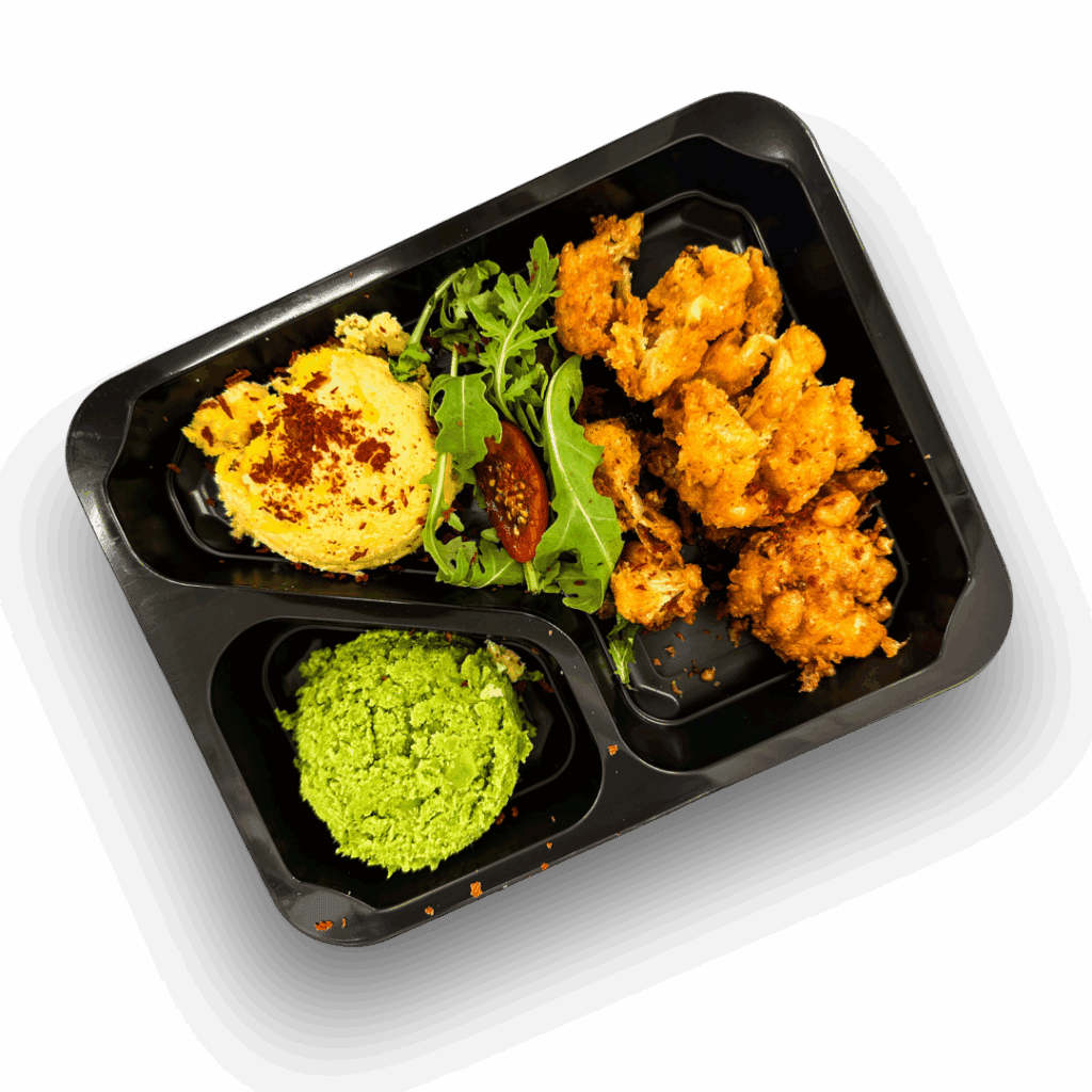 Kalafior w tempurze, polenta, pasta z zielonego groszku