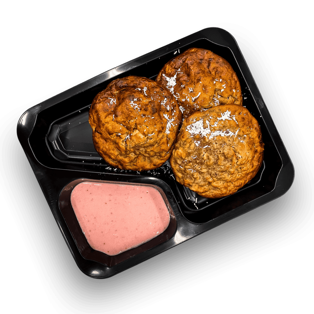 Owsiane placki czekoladowe z bananem i twarogiem, dip truskawkowy