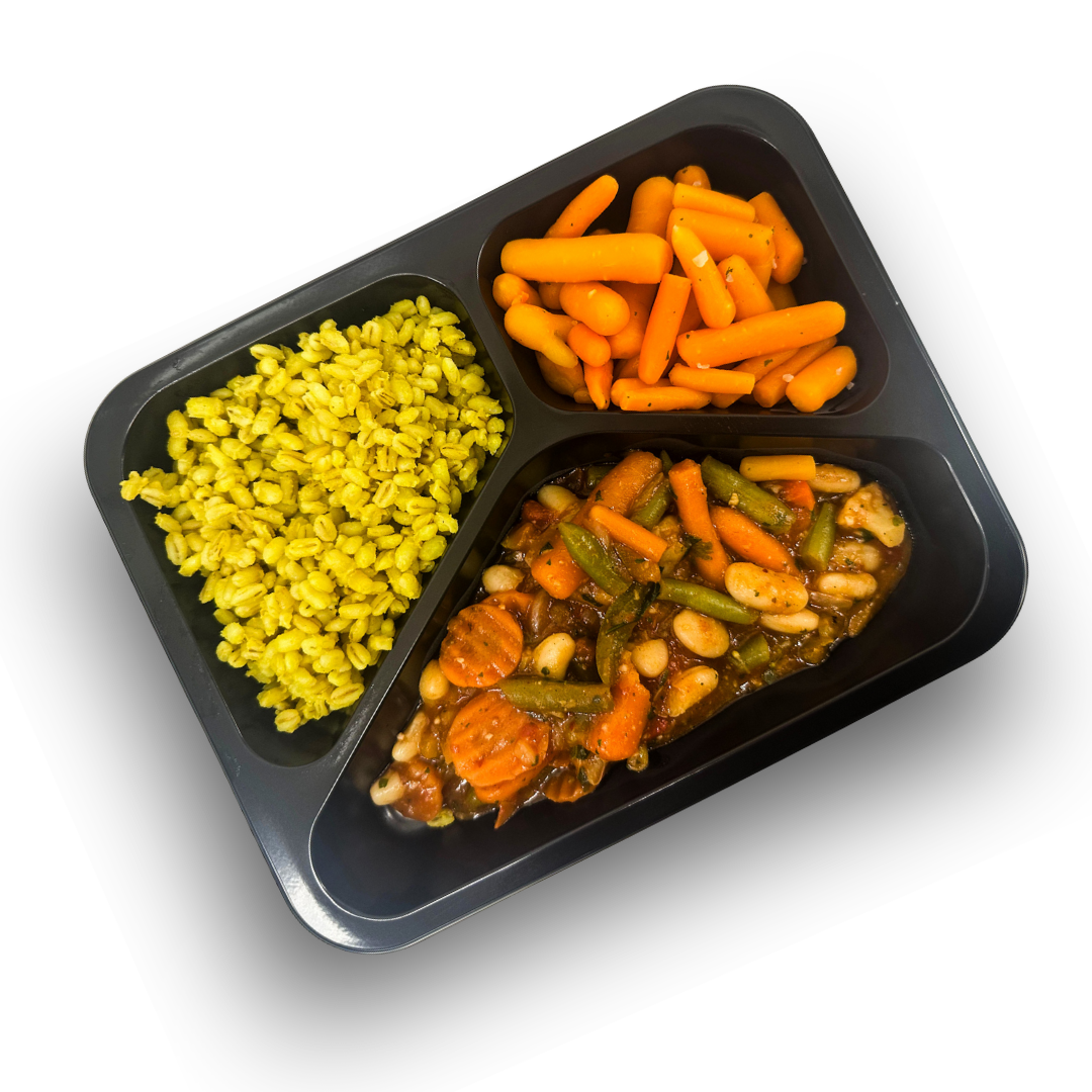 Warzywny gulasz z białą fasolą, marchew baby