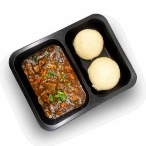 Węgierski gulasz wołowy na czerwonym winie z pampuchami