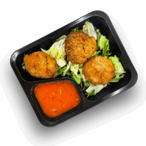 Włoskie arancini z mięsem wieprzowym, arborio i papryką, sos pomidorowy z bazylią